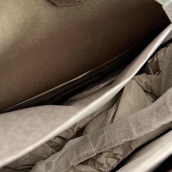 MICHAEL KORS JUNIE LARGE MESSENGER LEATHER SHOUDER PURSES 11x11 GOLD HARDWARE - Picture 8 of 13